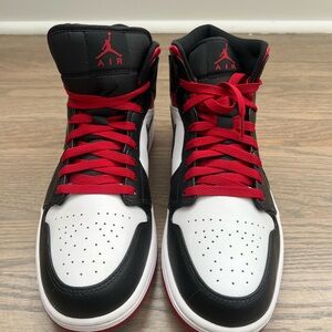 Nike Air Jordan 1 Mid  Gym Red Black Toe 10.5 Men’s